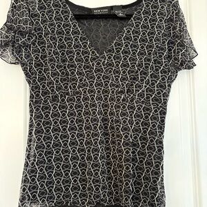 New York & Co. Women Small Geometric Mesh Flutter Sleeve Ruffle Top Black White